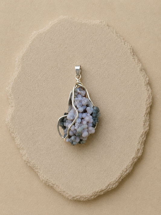 Grape Agate Pendant / Colgante de Ágata Uva