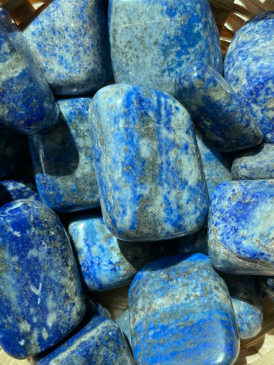 Piedras pulidas de lapislázuli