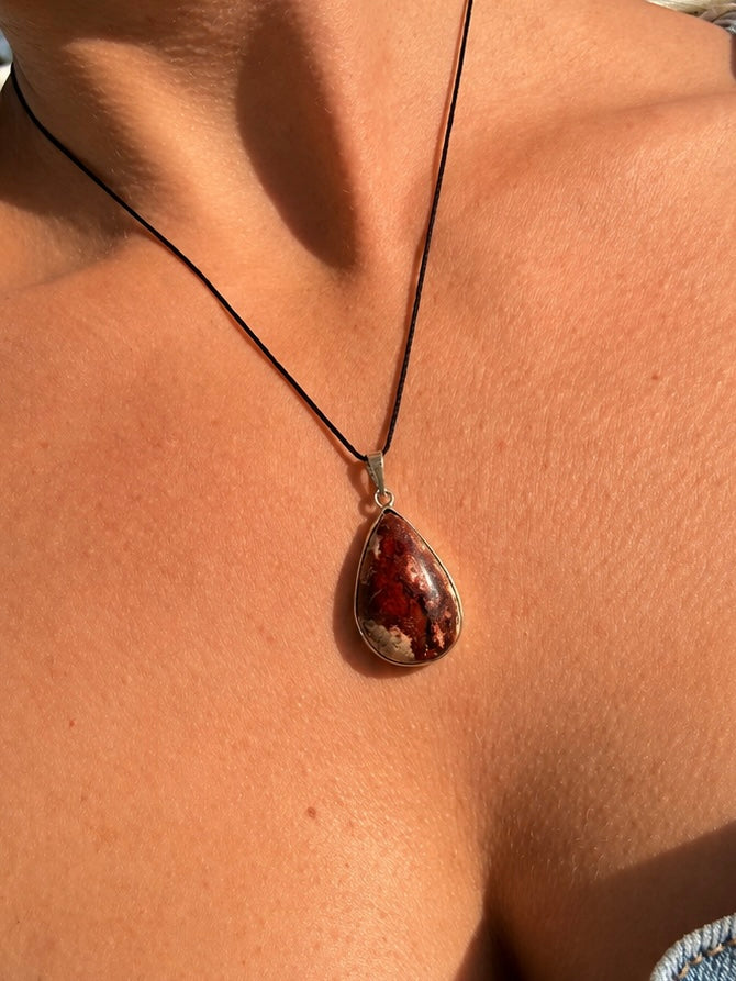 Fire Opal Pendant in Sterling Silver / Colgante de Ópalo de Fuego Montado en Plata ( Mexico )