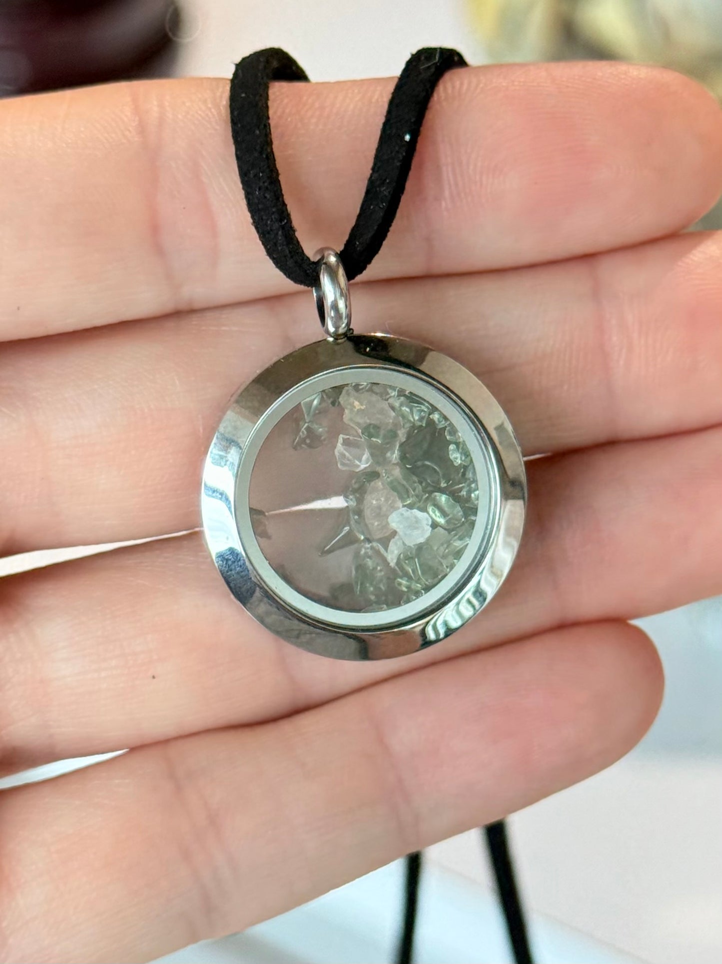 Phenacite & Moldavite Pendant in Stainless Steel / Colgante de Phenacite y Moldavita en Acero Inoxidable