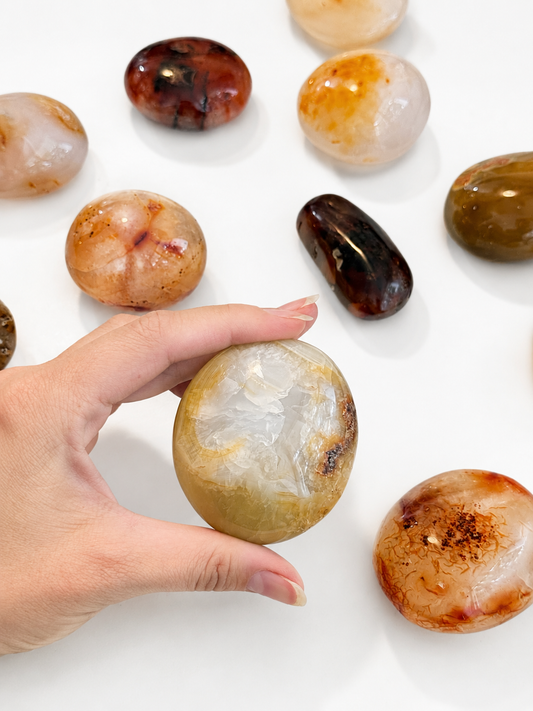 Carnelian Palm Stone | Piedra de mano Cornalina ( Madagascar )