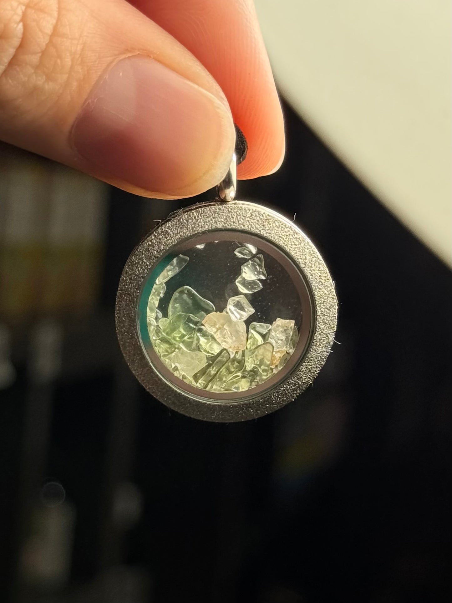 Phenacite & Moldavite Pendant in Stainless Steel / Colgante de Phenacite y Moldavita en Acero Inoxidable