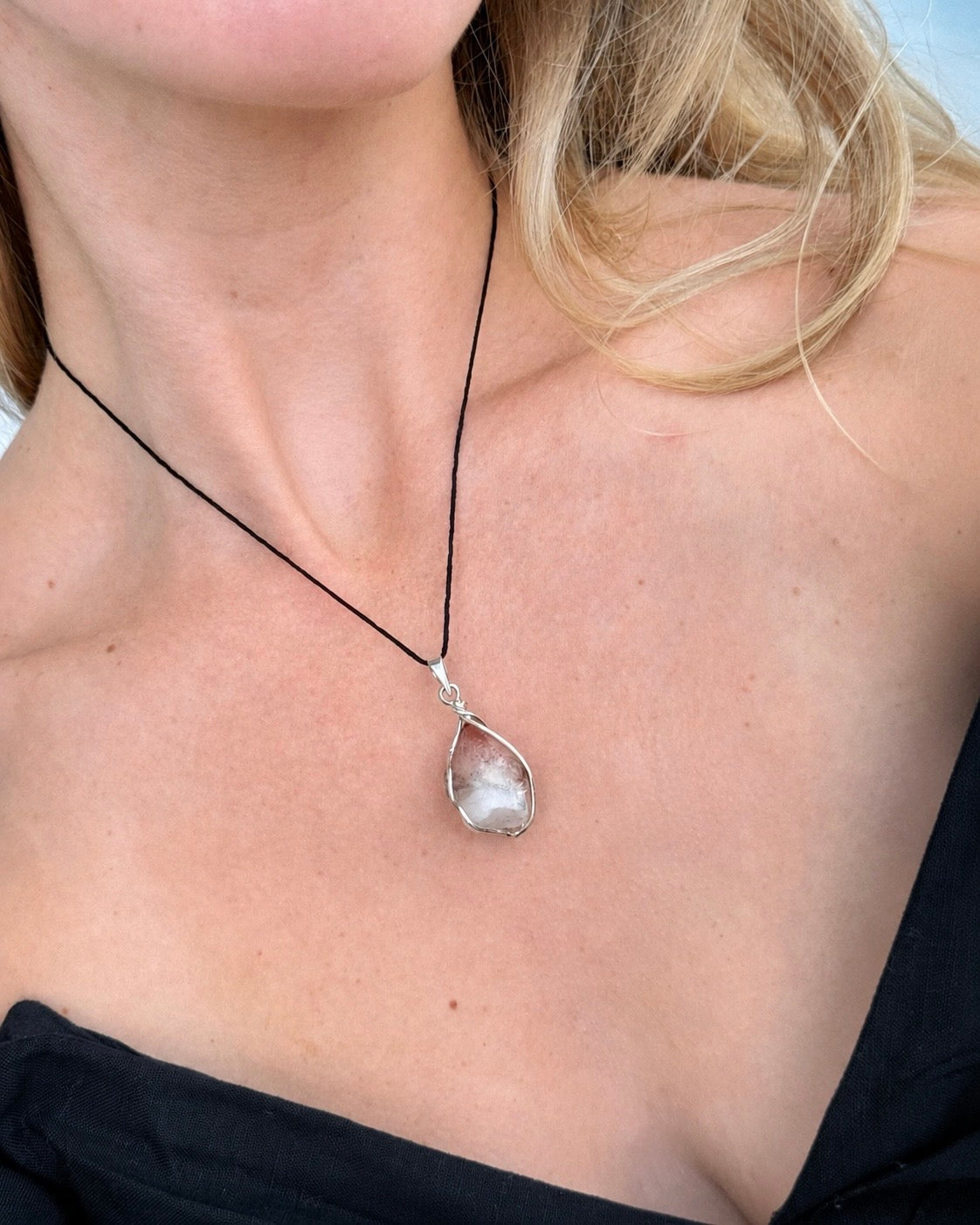 Lithium Quartz Pendant / Pendant de Cuarzo con Litio