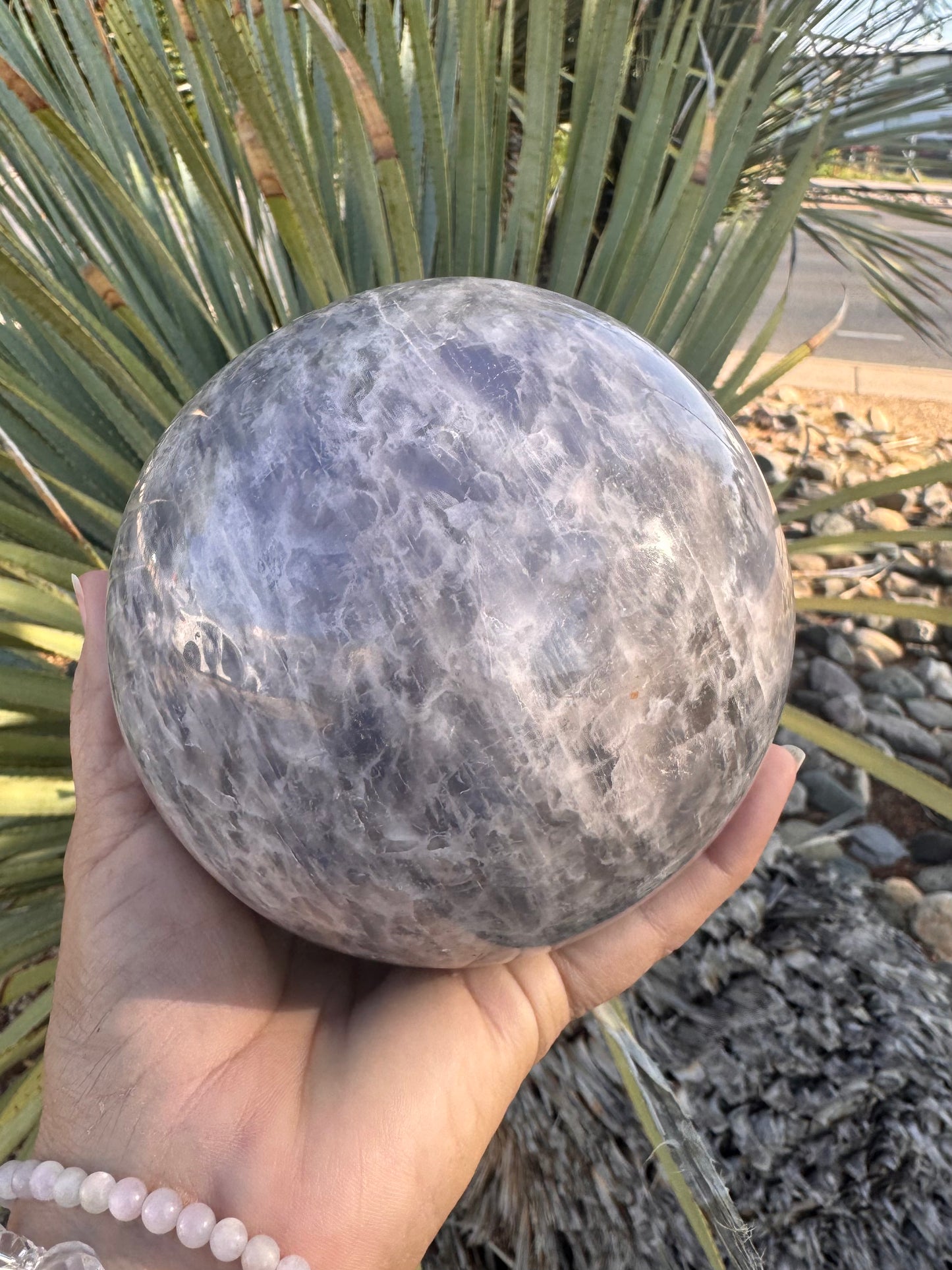 Esfera Cuarzo rosado con inclusiones de Dumordiorite