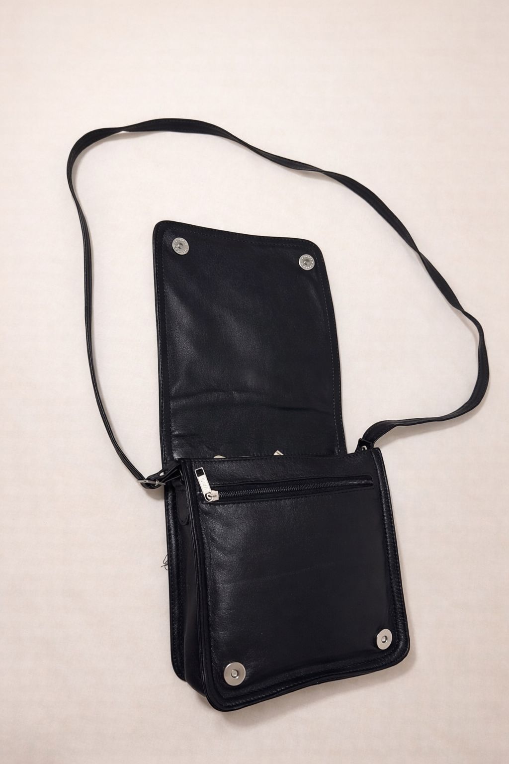 Cartera Cuero ( Color Negro ) Egipcias