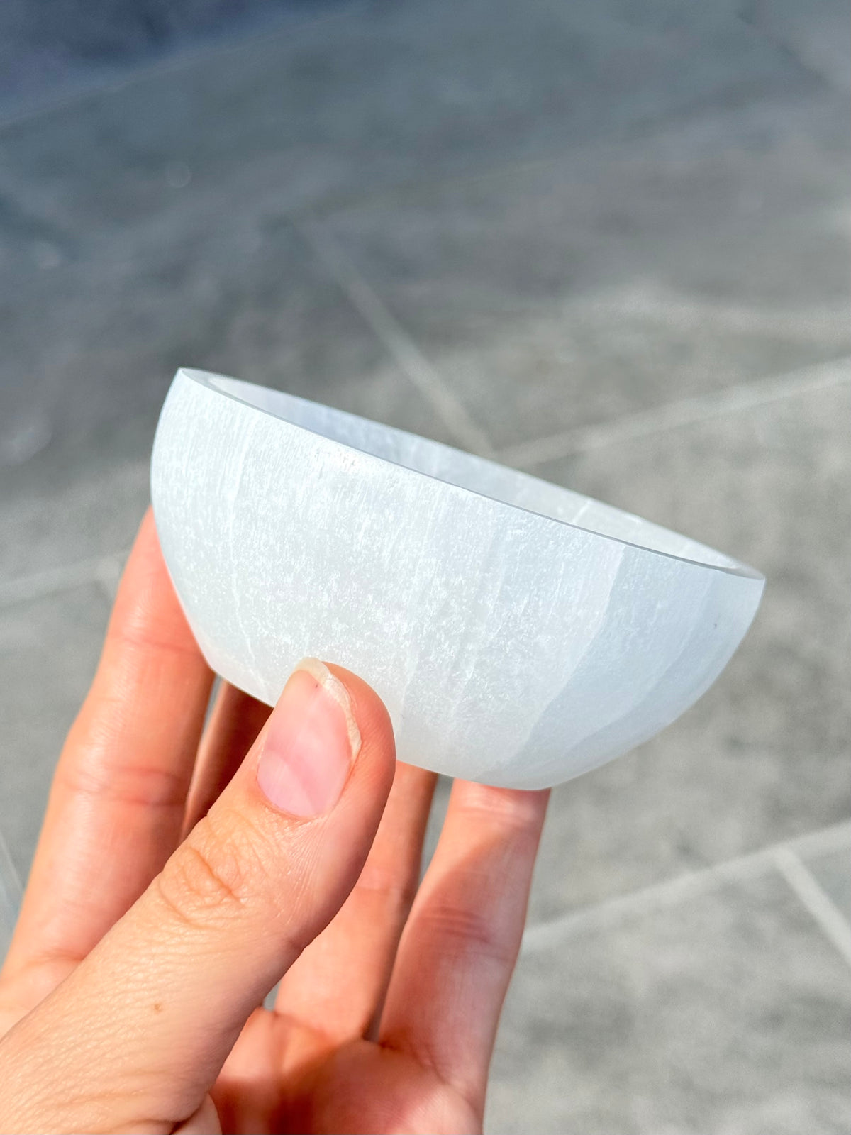 Cuenco de selenita blanca de 3 pulgadas de diametro | White Selenite Bowl – diameter 3 Inches