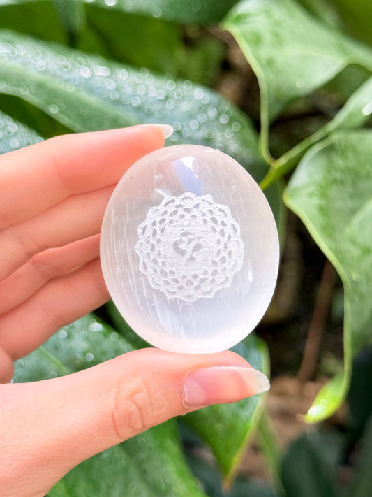 Selenite Palm Stone ( Sahasrara )