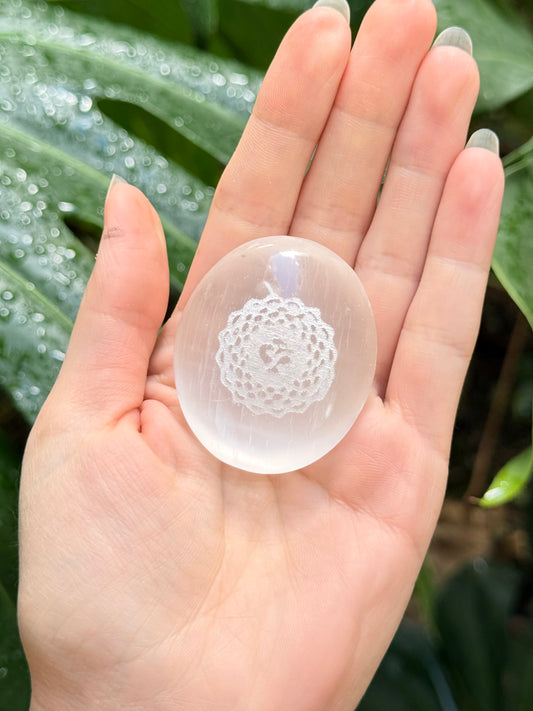 Selenite Palm Stone ( Sahasrara )