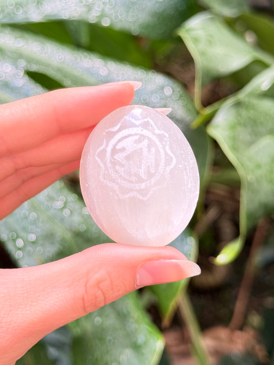 Selenite Palm Stone ( Manipura )