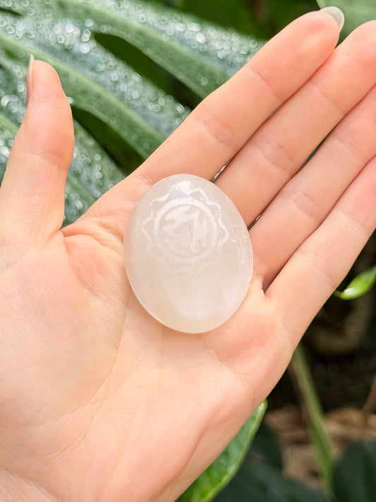 Selenite Palm Stone ( Manipura )