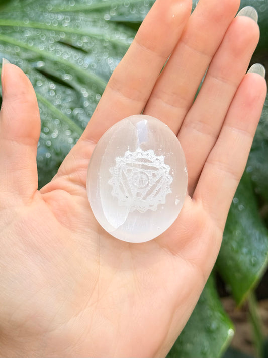 Selenite Palm Stone ( Vishuddha )