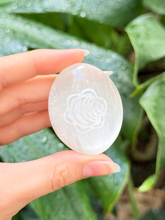 Selenite Palm Stone ( Svadhisthana )