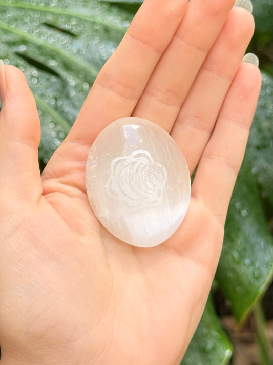 Selenite Palm Stone ( Svadhisthana )