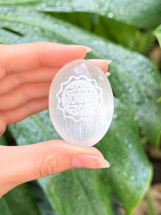 Selenite Palm Stone ( Anahata )