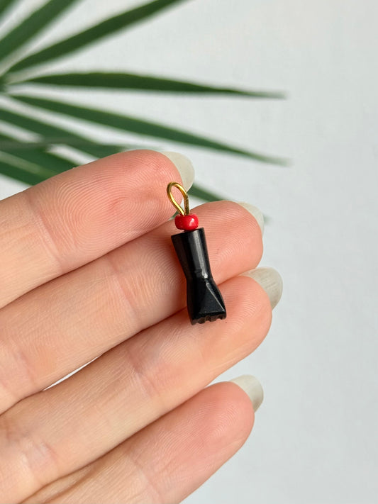 Mano de Azabache Pendant