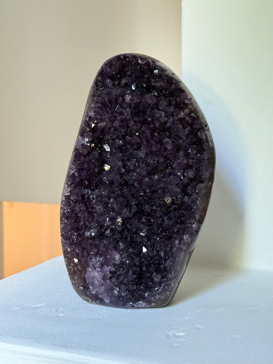 Uruguayan Amethyst Freeform / Amatista Uruguaya Freeform – 8.5”