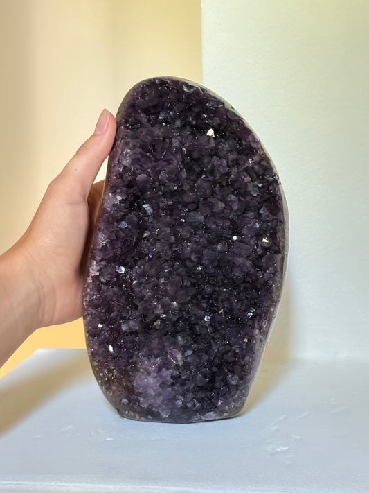 Uruguayan Amethyst Freeform / Amatista Uruguaya Freeform – 8.5”