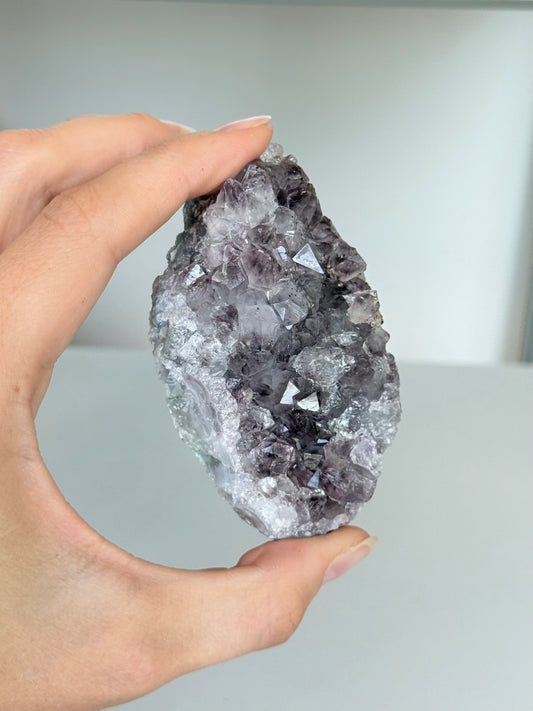 Small Amethyst Cluster / Clúster Pequeño de Amatista