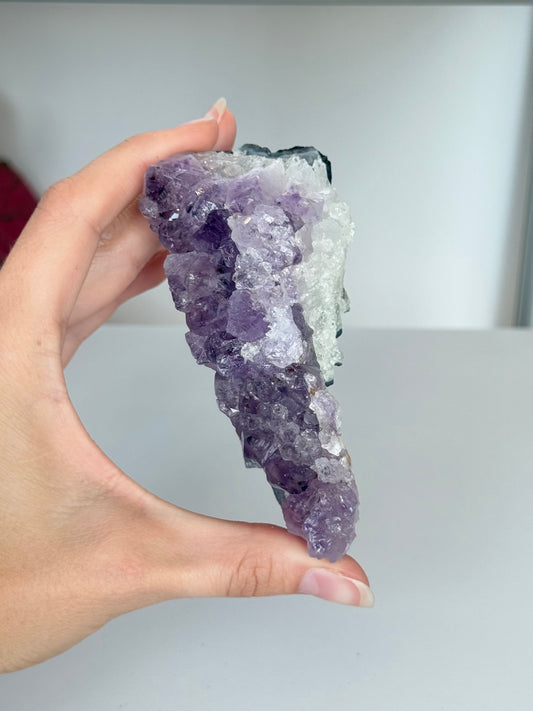Small Amethyst Cluster / Clúster Pequeño de Amatista