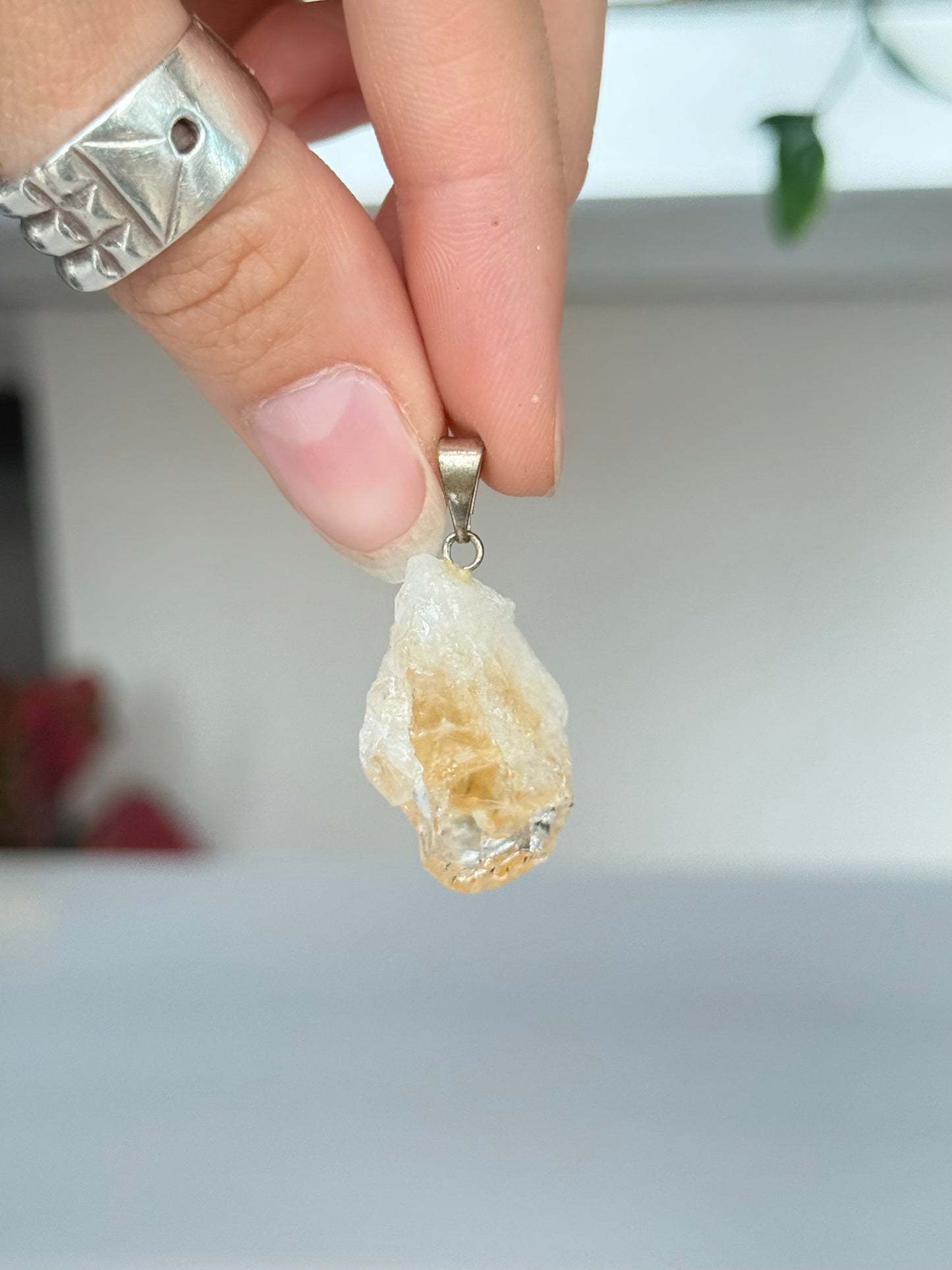 Raw Citrine Pendant (Heat-Treated) / Colgante de Citrino en Bruto (Tratado con Calor)