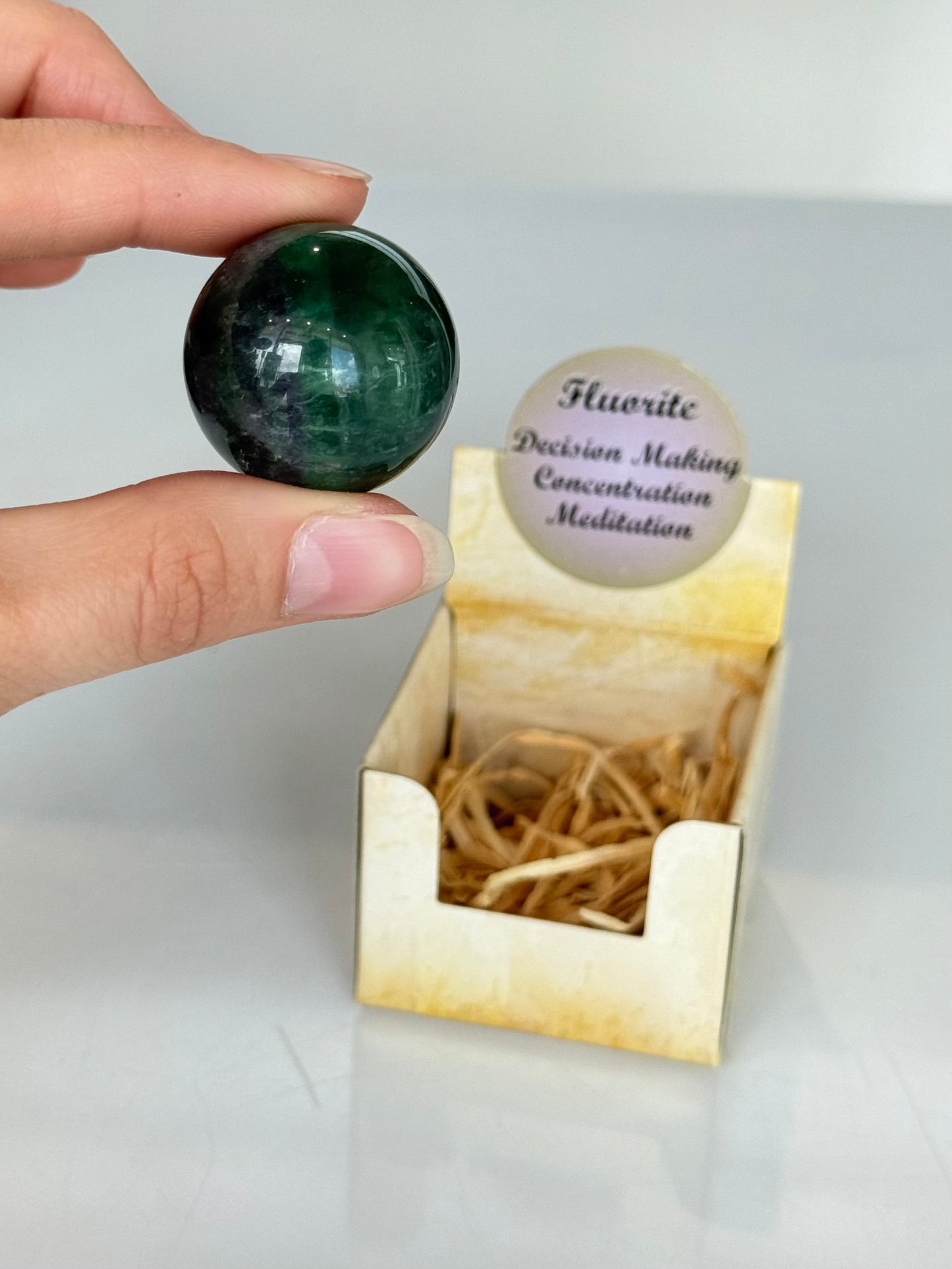 Fluorite Sphere Box / Cajita con Esfera de Fluorita