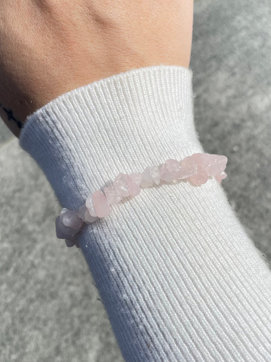 Pulsera de cuarzo rosa con chips