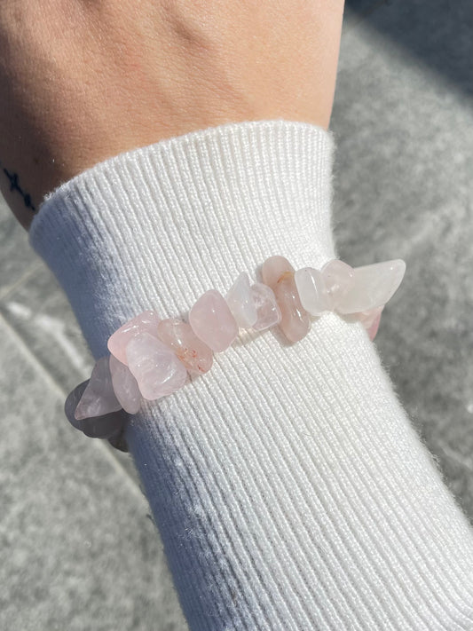 Pulsera de cuarzo rosa con chips grande