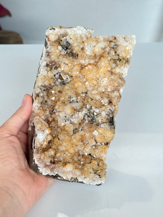 Citrine Cluster (Heat-Treated) / Clúster de Citrino (Tratado con Calor)