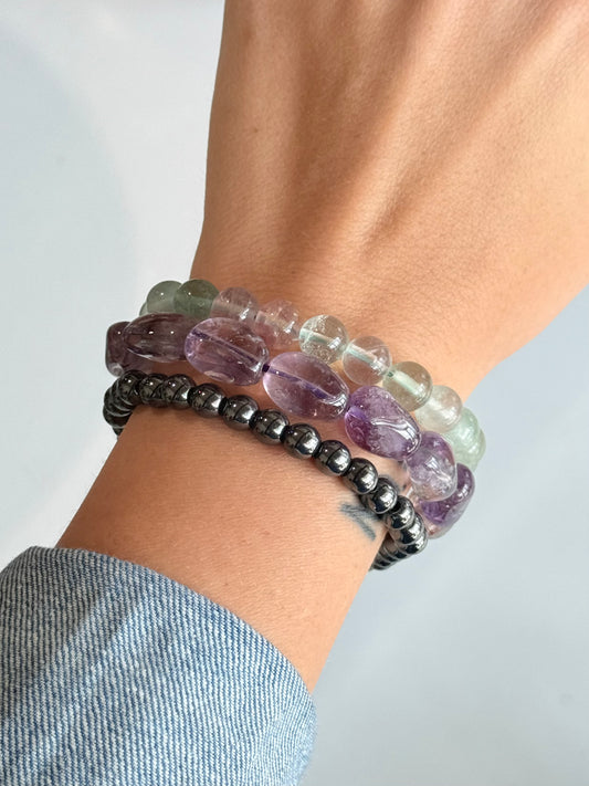 Set de Pulseras para la Energía de la Ansiedad – Amatista Free Form, Fluorita 8 mm y Hematita 10 mm