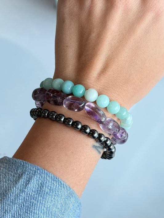 Set de Pulseras para la Energía de la Ansiedad – Amazonita 8 mm, Amatista Free Form y Hematita 6 mm
