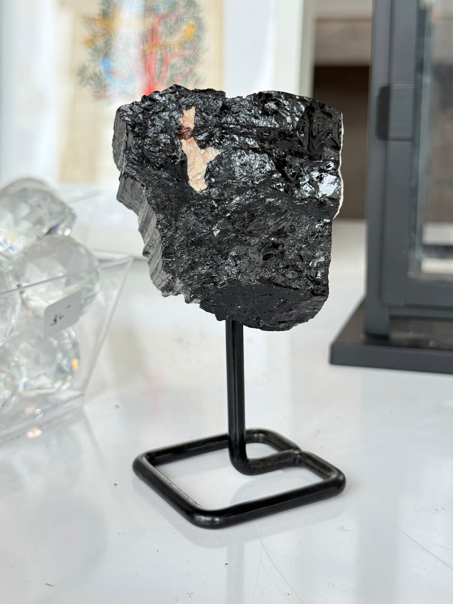 Black Tourmaline on Black Stand | Turmalina Negra sobre Base Negra