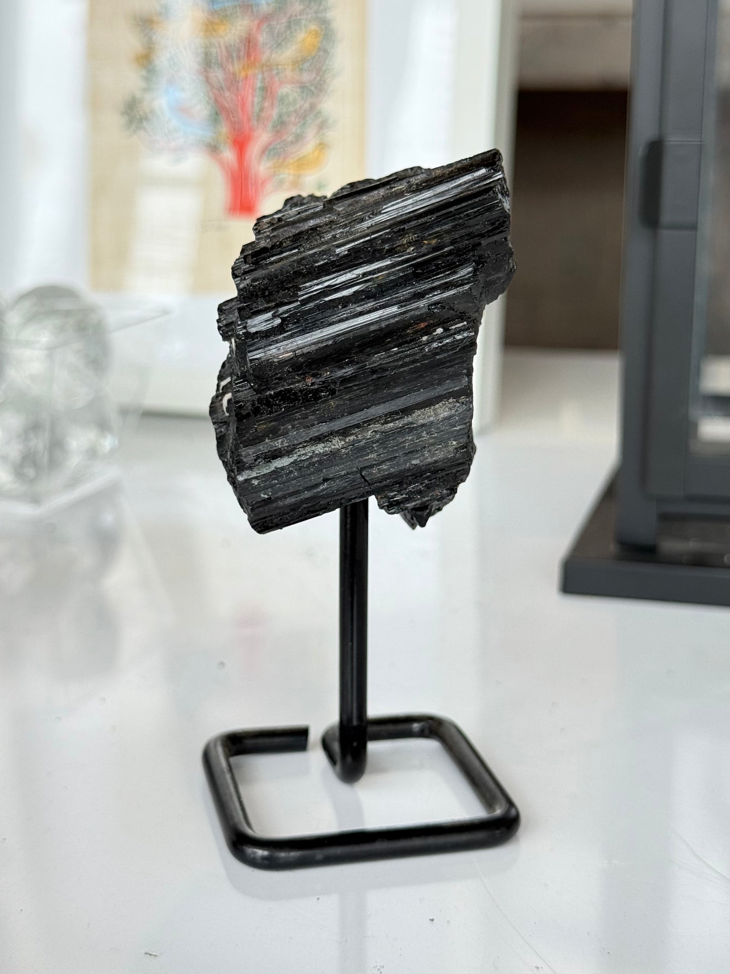 Black Tourmaline on Black Stand | Turmalina Negra sobre Base Negra