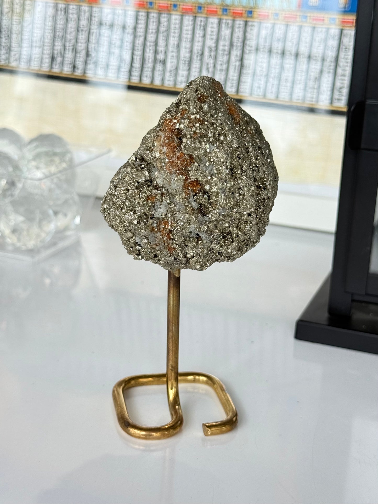 Raw Pyrite on Gold Stand / Pirita en Bruto sobre Base Dorada