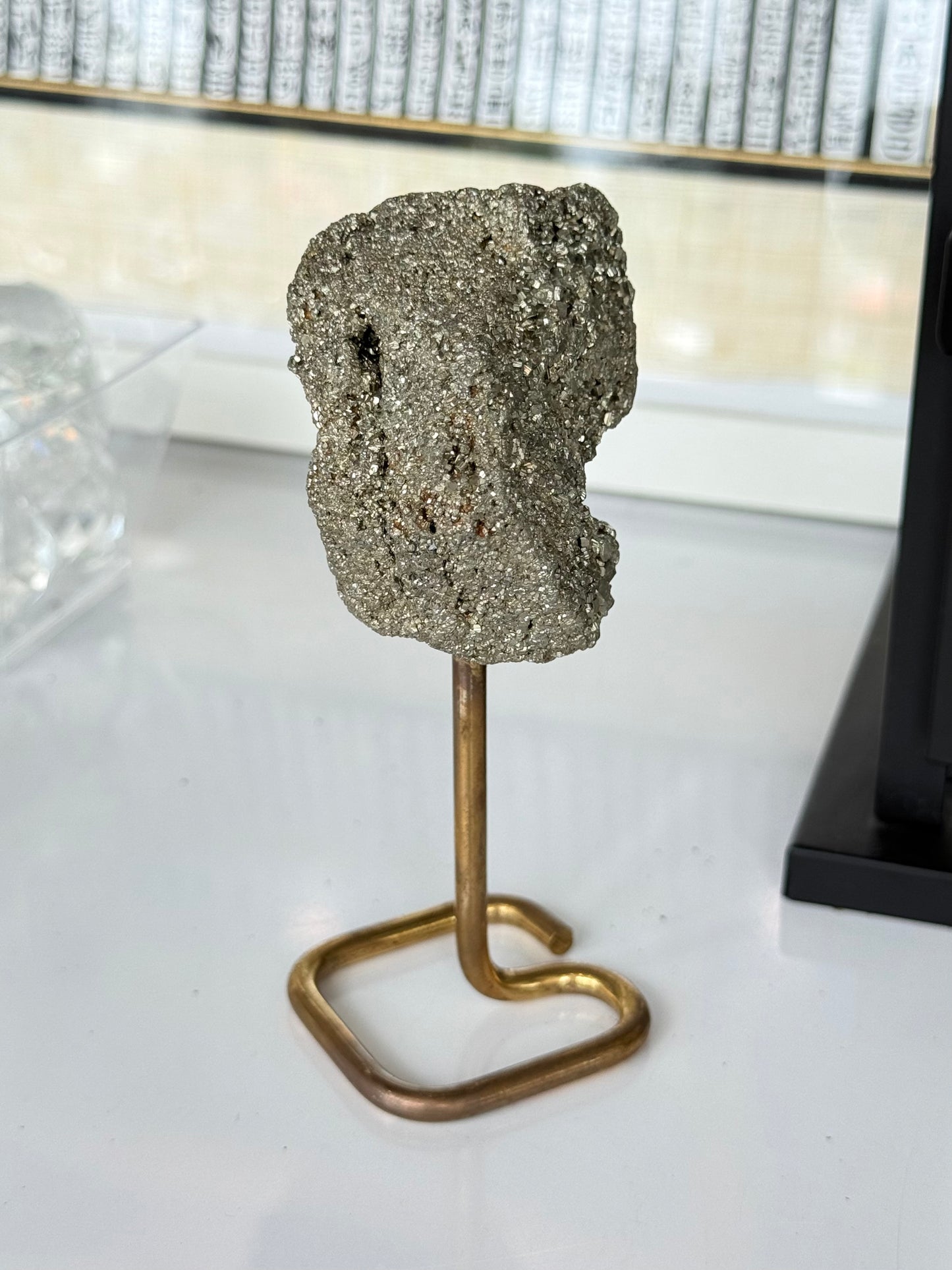 Raw Pyrite on Gold Stand / Pirita en Bruto sobre Base Dorada