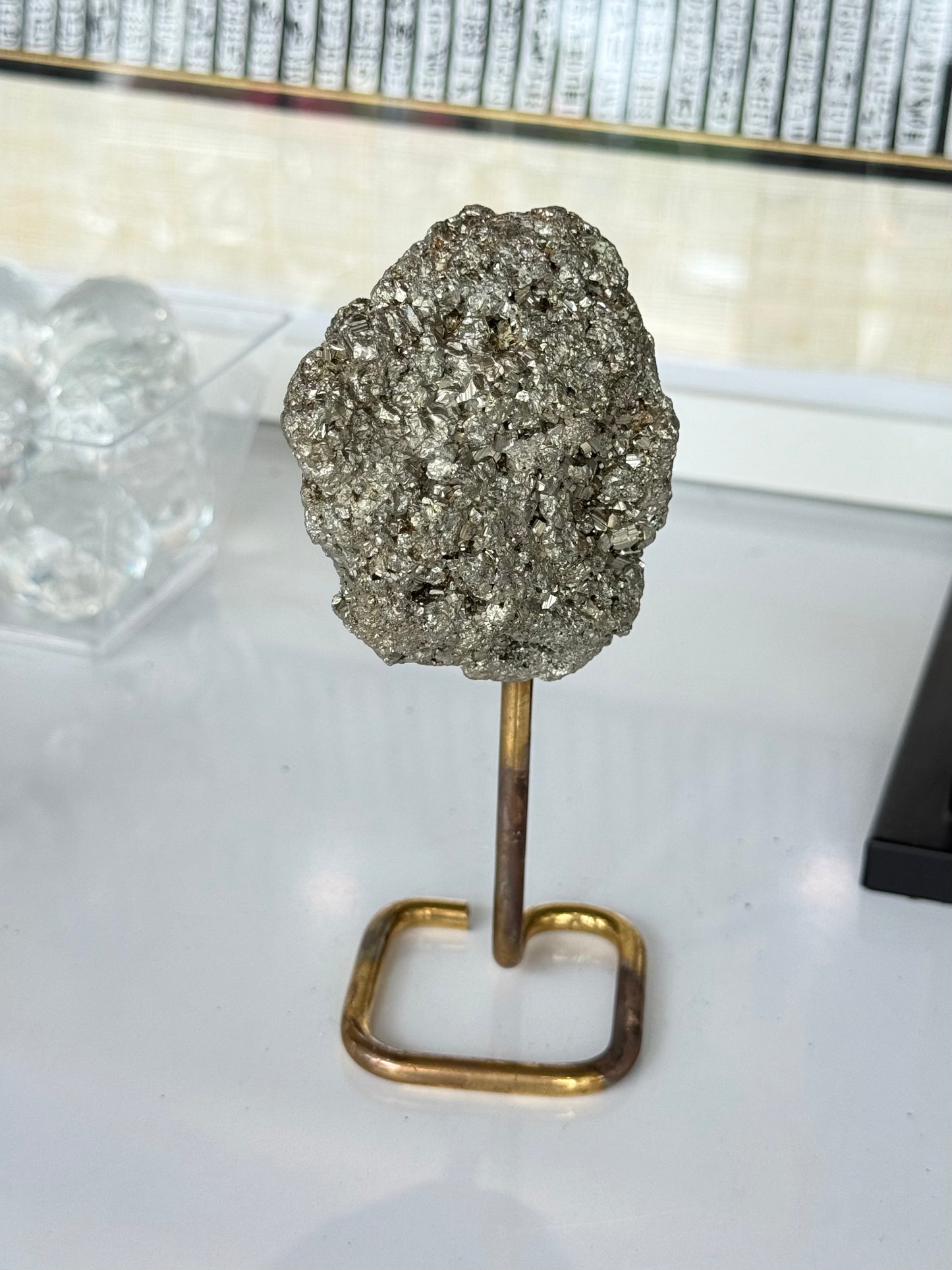 Raw Pyrite on Gold Stand / Pirita en Bruto sobre Base Dorada