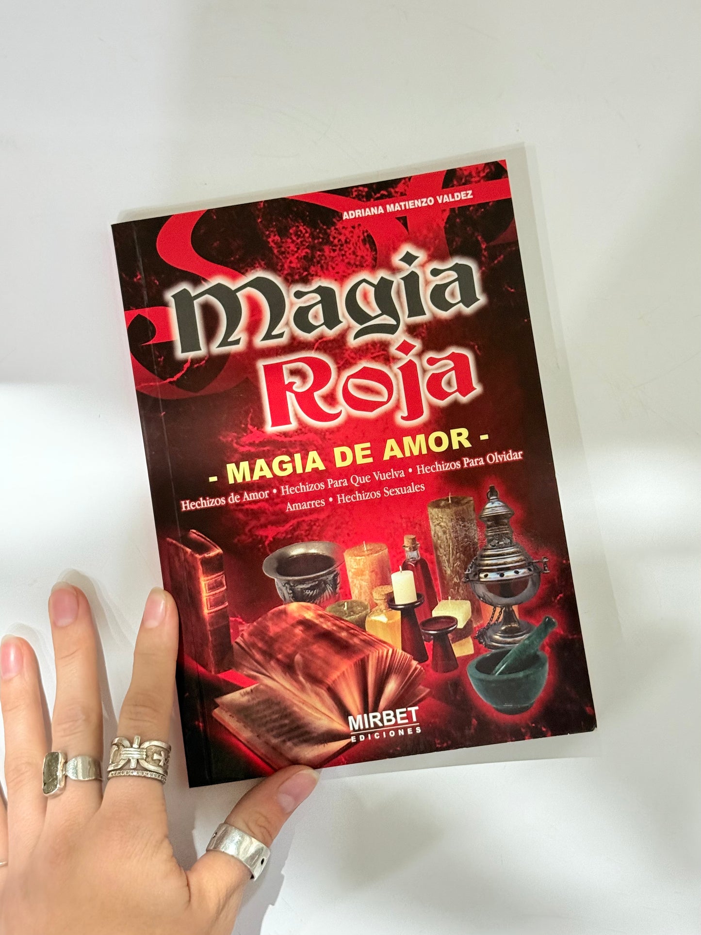 Magia Roja ( Libro Español ) Por: Adriana Matienzo Valdez