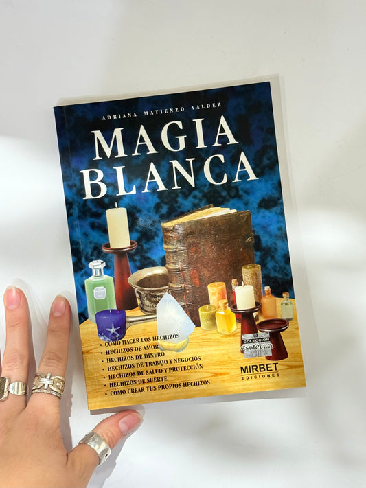 Magia Blanca ( Libro Español ) Por: Adriana Matienzo Valdez