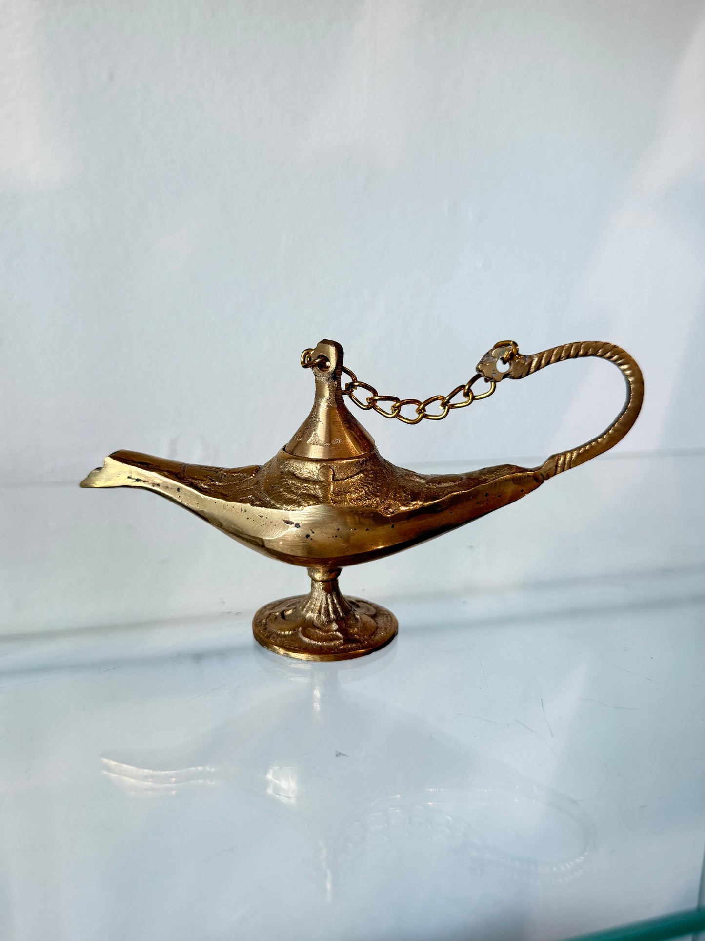 Egyptian Brass Genie Lamp | Lámpara del Genio Egipcia de Latón