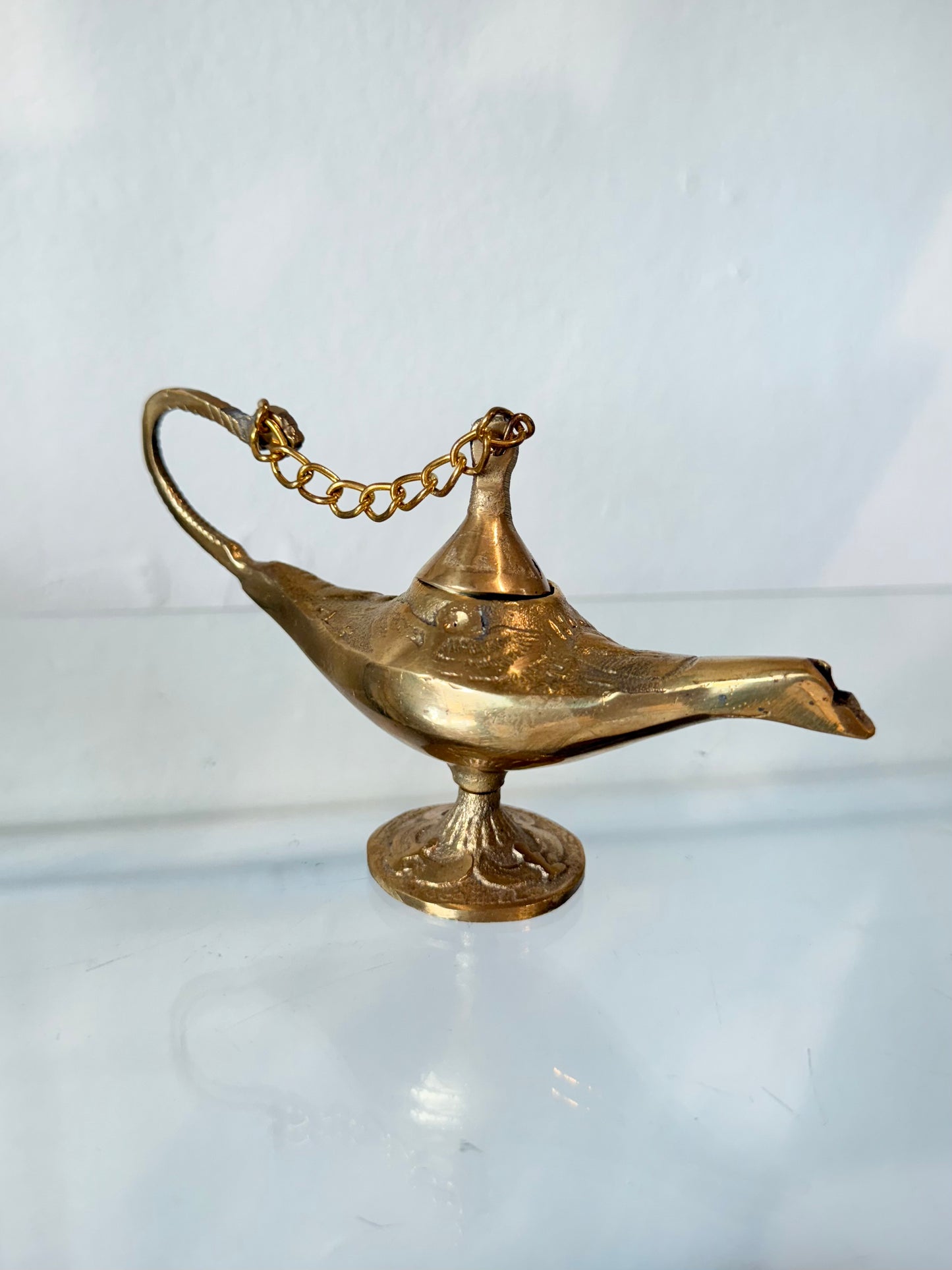Egyptian Brass Genie Lamp | Lámpara del Genio Egipcia de Latón