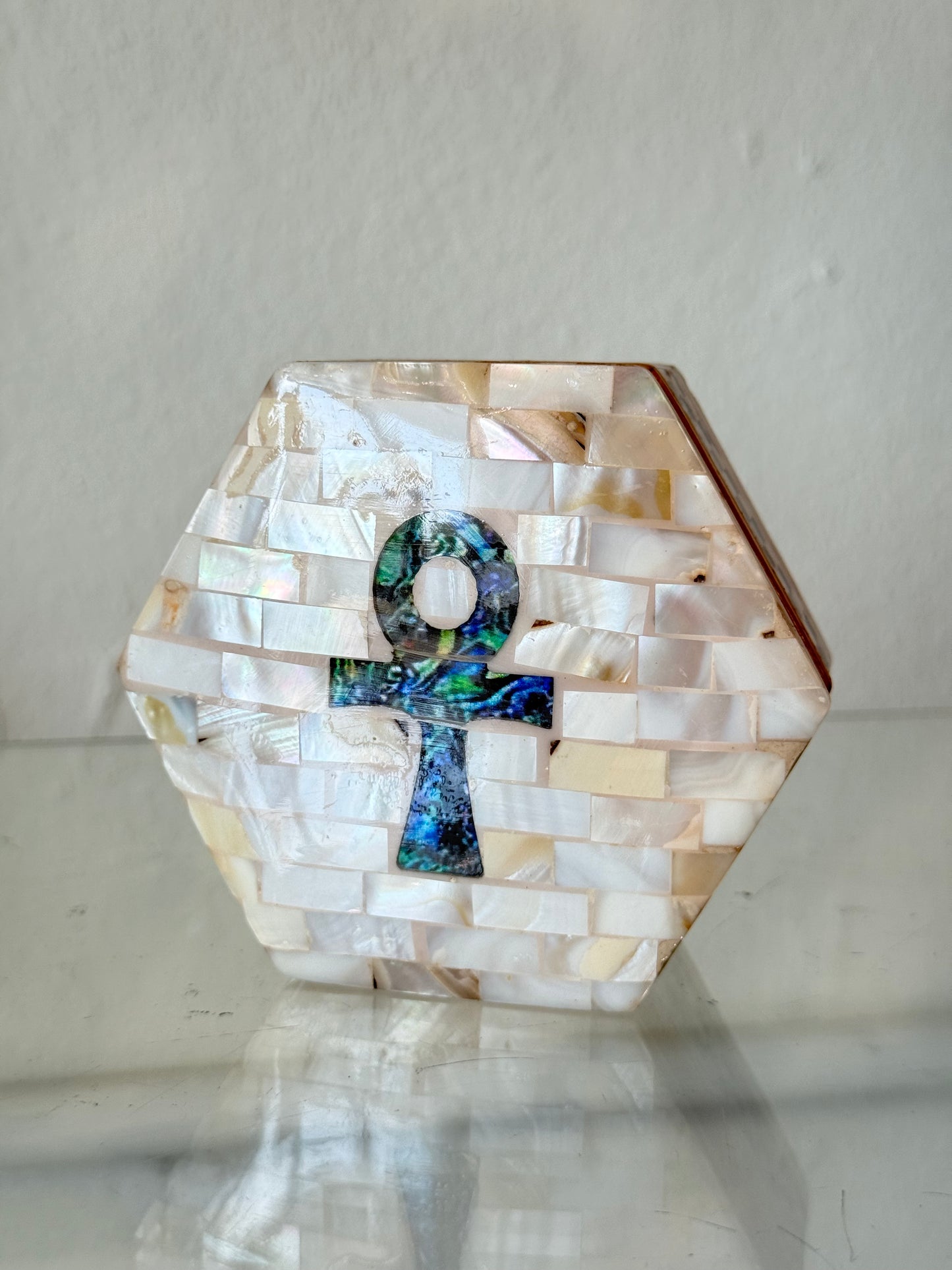 Egyptian Mother of Pearl Box with Ankh | Cofre Egipcio de Madre Perla con Ankh