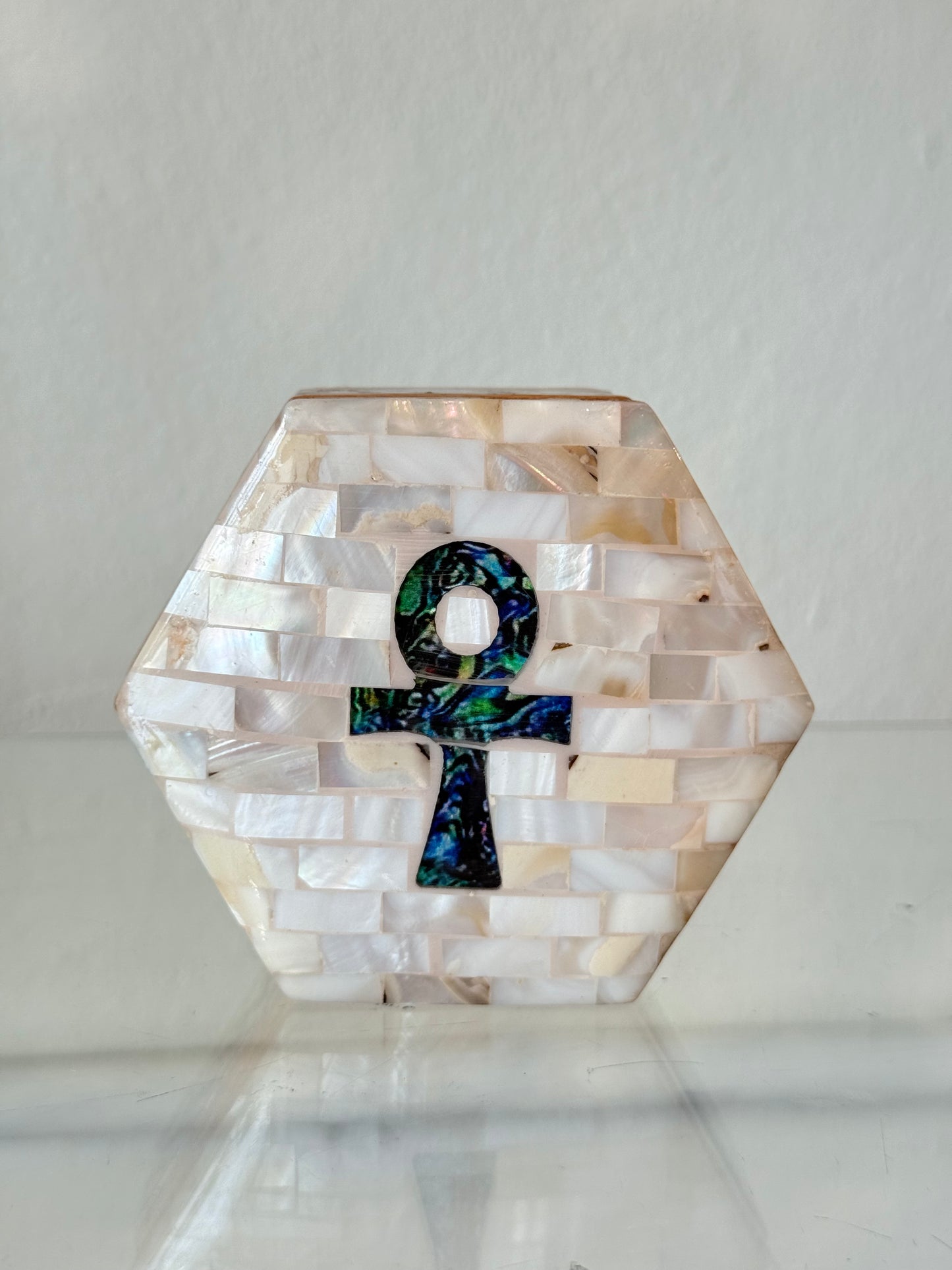 Egyptian Mother of Pearl Box with Ankh | Cofre Egipcio de Madre Perla con Ankh