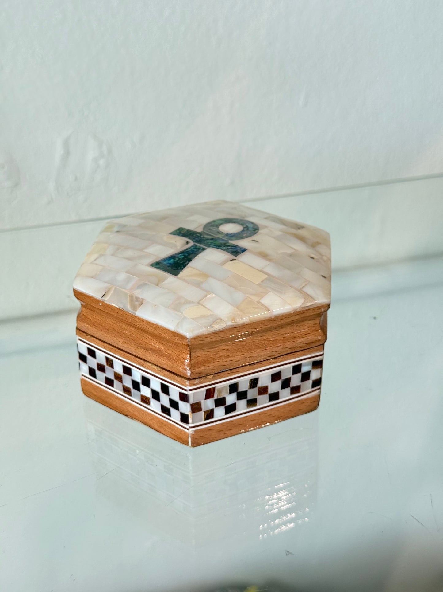 Egyptian Mother of Pearl Box with Ankh | Cofre Egipcio de Madre Perla con Ankh