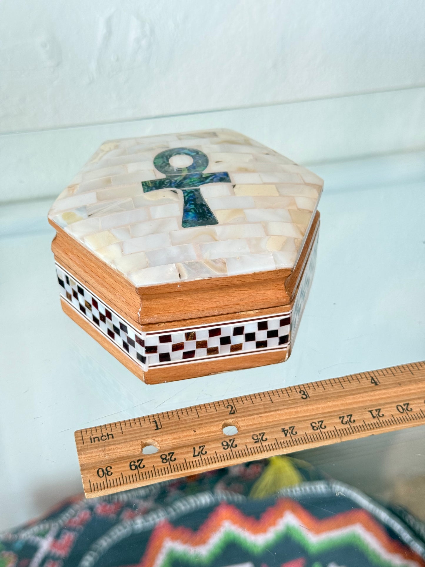 Egyptian Mother of Pearl Box with Ankh | Cofre Egipcio de Madre Perla con Ankh