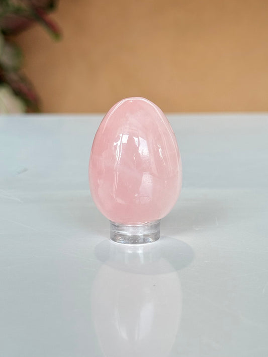 Medium Rose Quartz Yoni Egg (Drilled) | Huevo Yoni Mediano de Cuarzo Rosado (Perforado)