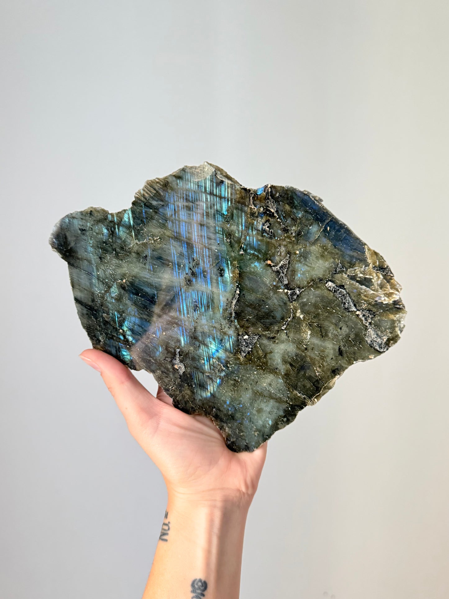 Polished and Raw Labradorite | Labradorita Pulida y Cruda