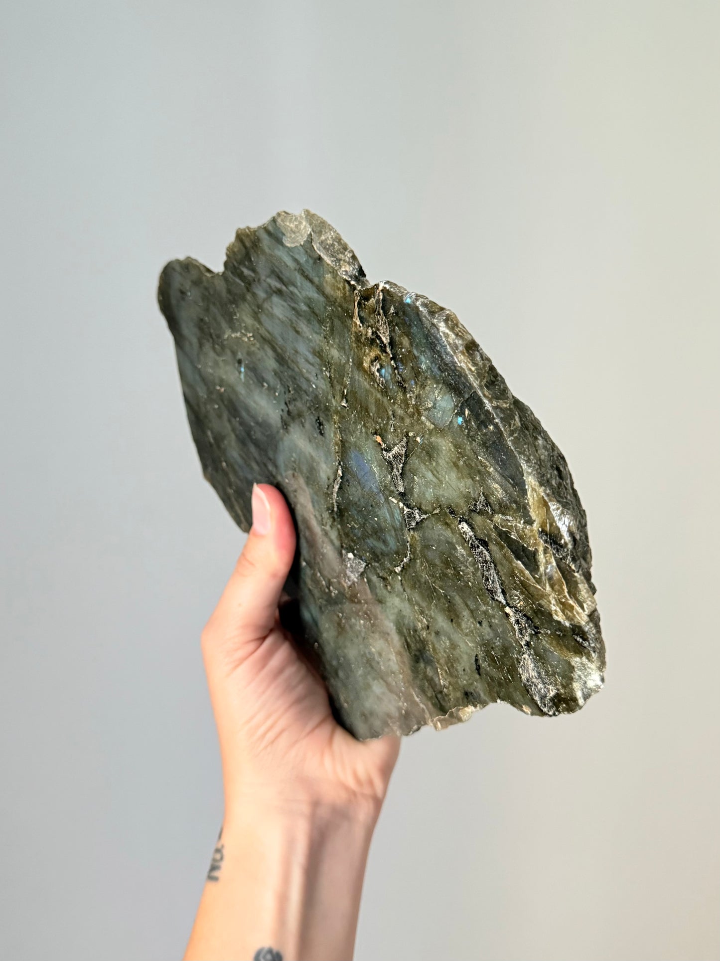 Polished and Raw Labradorite | Labradorita Pulida y Cruda