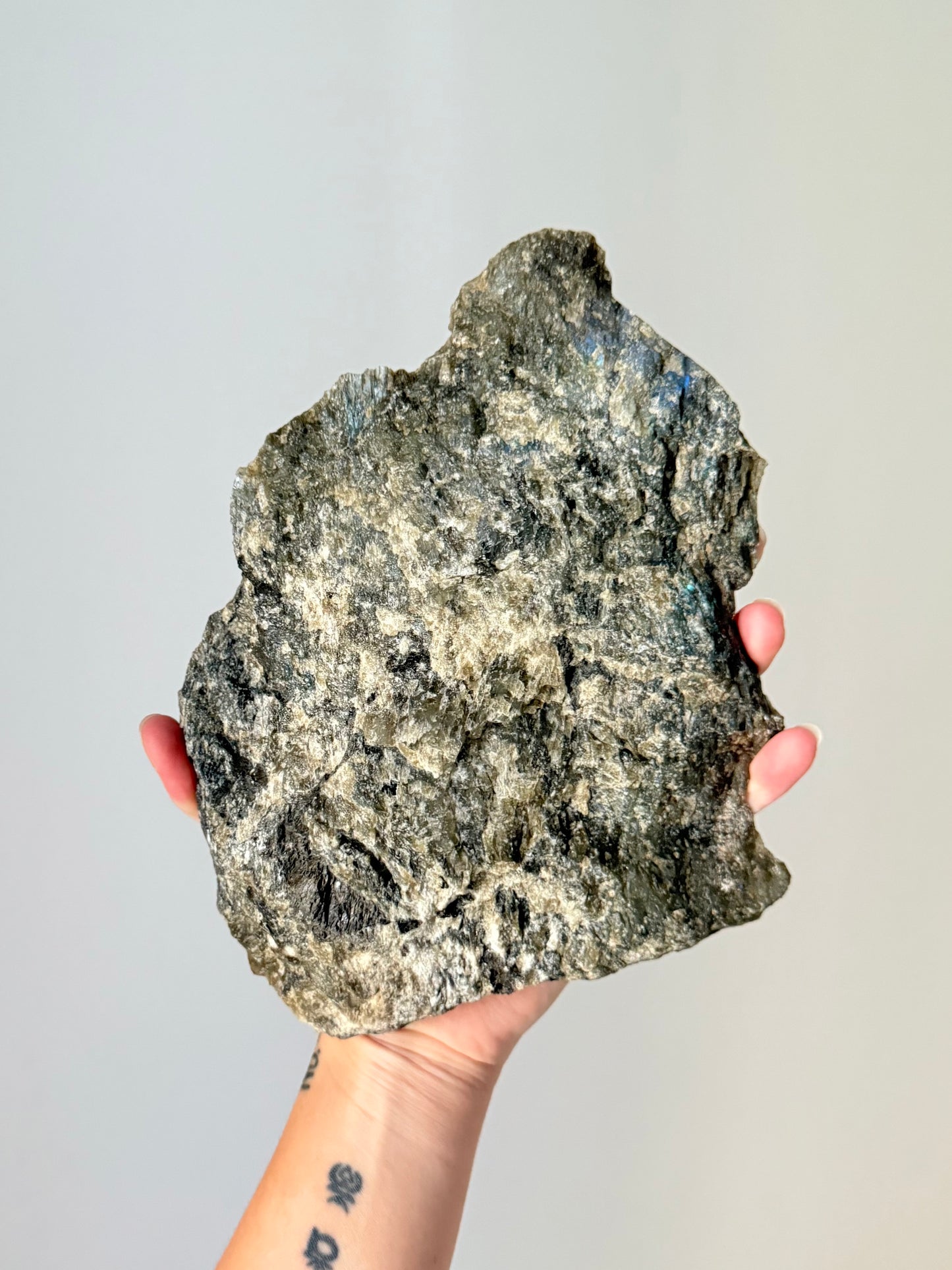 Polished and Raw Labradorite | Labradorita Pulida y Cruda