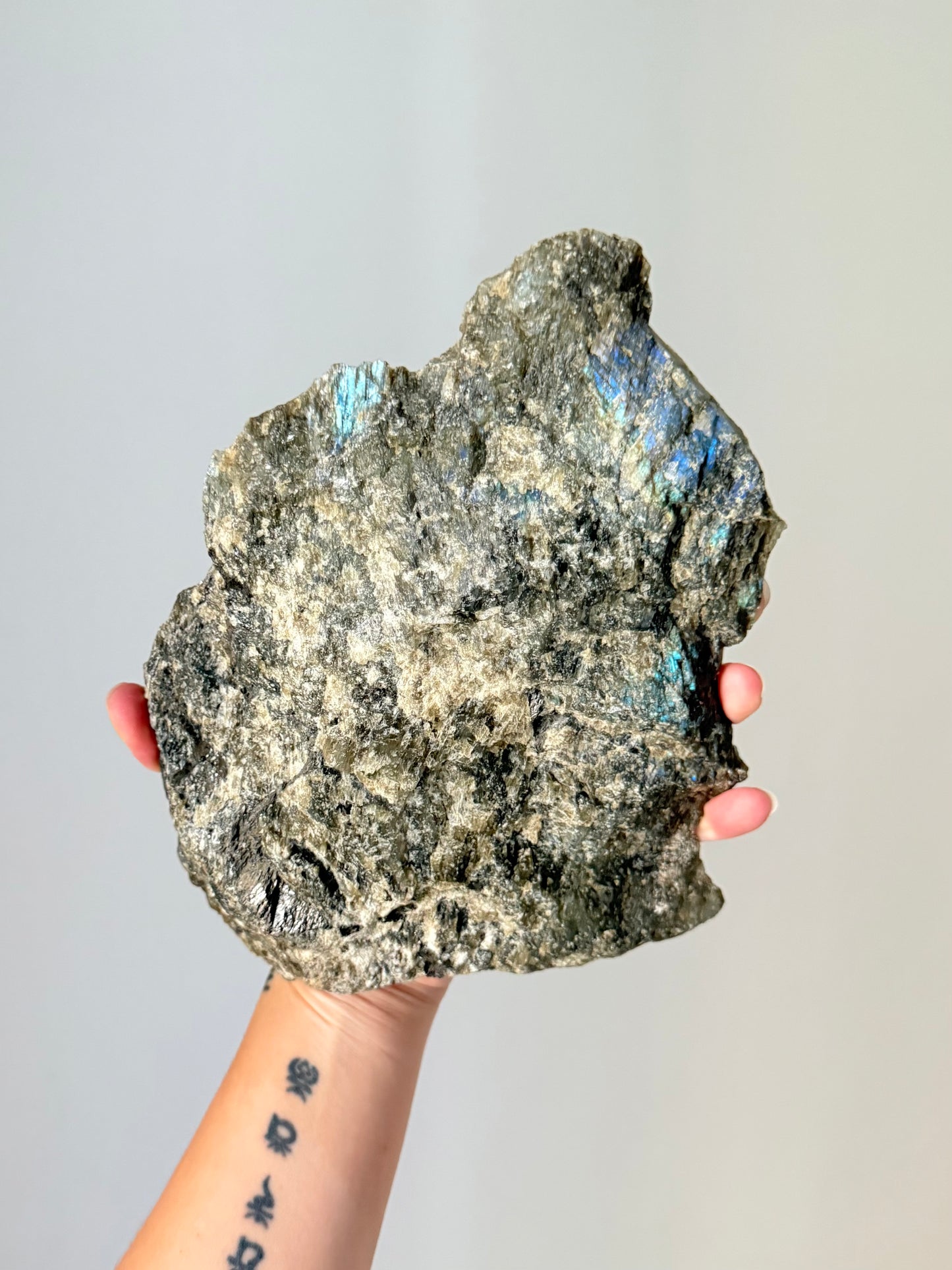Polished and Raw Labradorite | Labradorita Pulida y Cruda