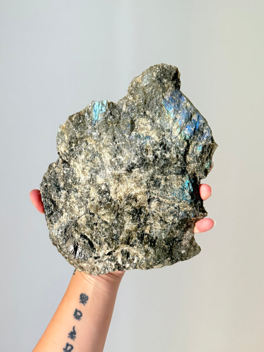 Polished and Raw Labradorite | Labradorita Pulida y Cruda