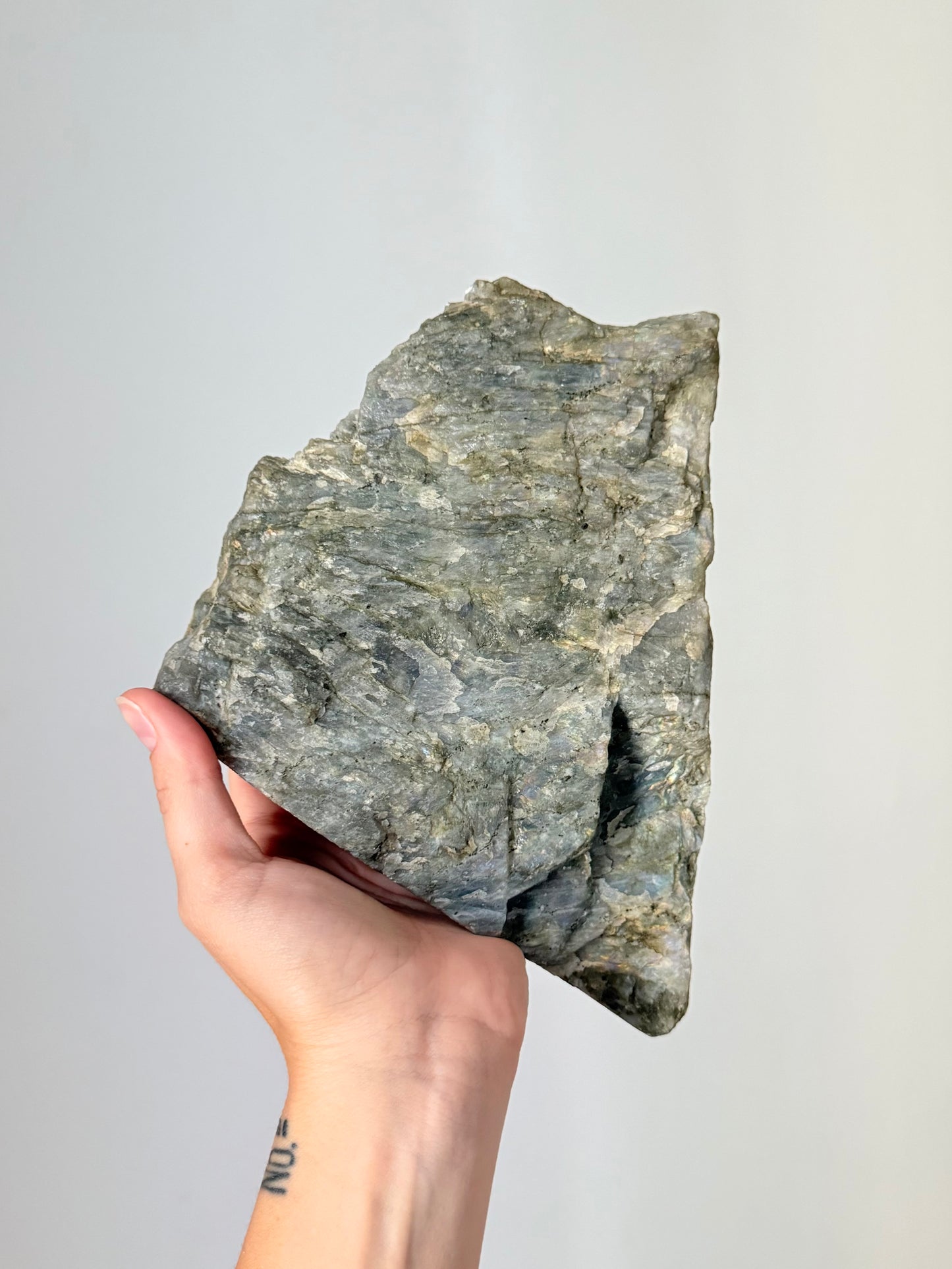 Polished and Raw Labradorite | Labradorita Pulida y Cruda